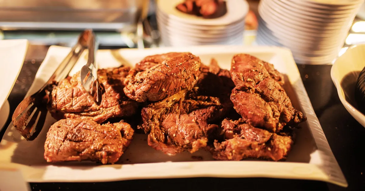 บุฟเฟ่ต์อาหารไทยและนานาชาติที่พรีเมียมมากบนเรือบางกอกเจ้าพระยา ครูซ